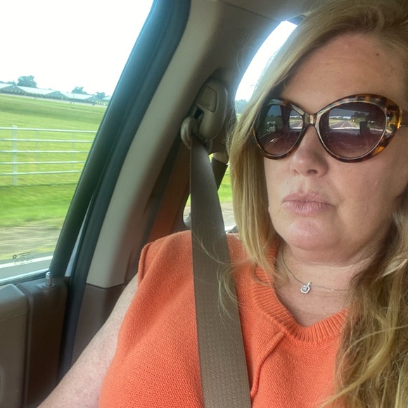 Meet your Posher, Amanda - Picture 1 of 8